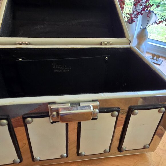 Tano of Madrid - Vintage Silver & Leather Locking Train Case Style Purse - Picture 10 of 16